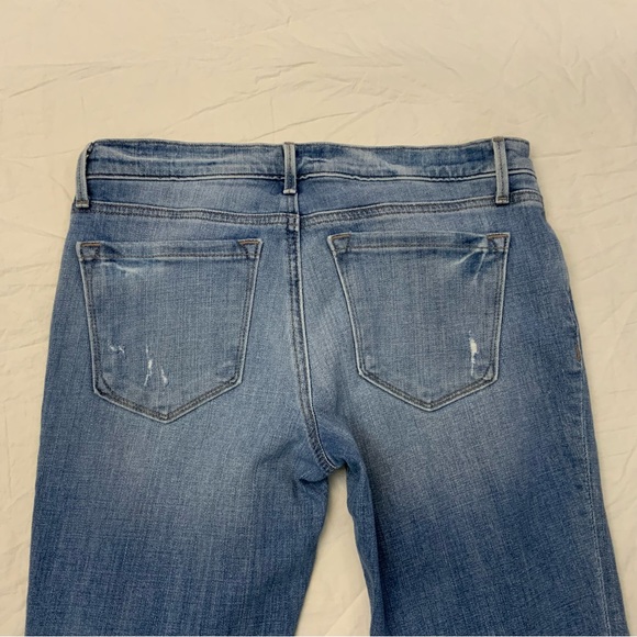 Ann Taylor Loft Relaxed Skinny Jeans 
Size 2/26 
Light Wash Distressed Denim - Picture 4 of 16